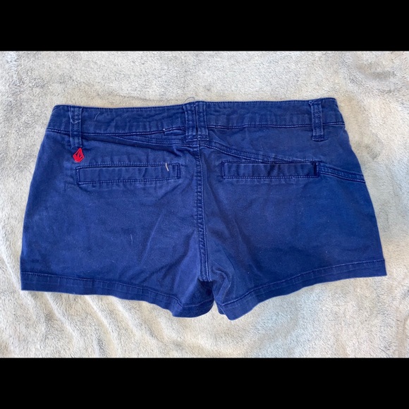Volcom shorts - Picture 2 of 3